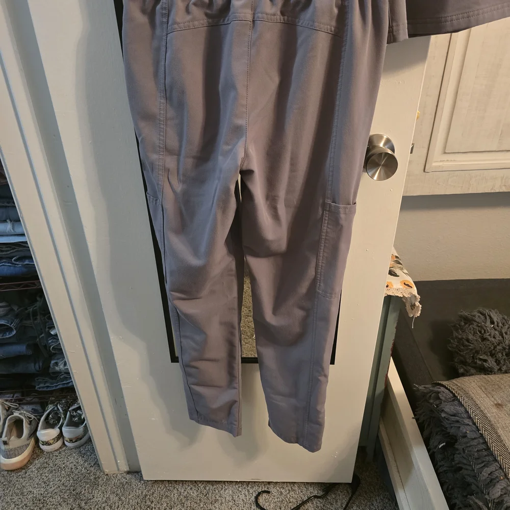 5 Scrub Sets - Picture 10 of 16